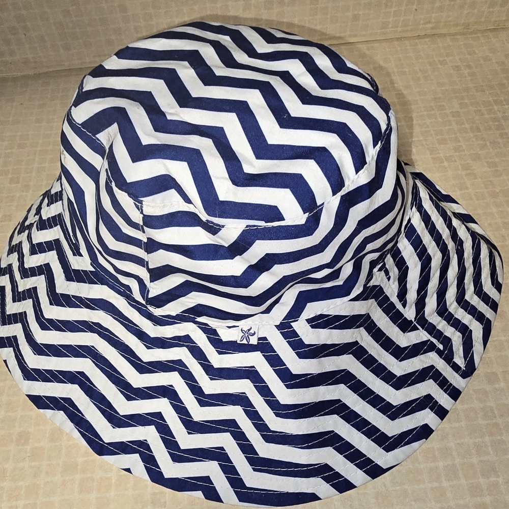 Blue and White Chevron Pattern Beach Hat/Bucket Hat, Starfish Tag